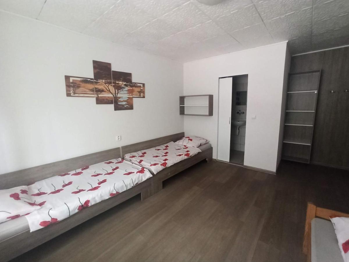 Motel Sofer Volkovce ภายนอก รูปภาพ