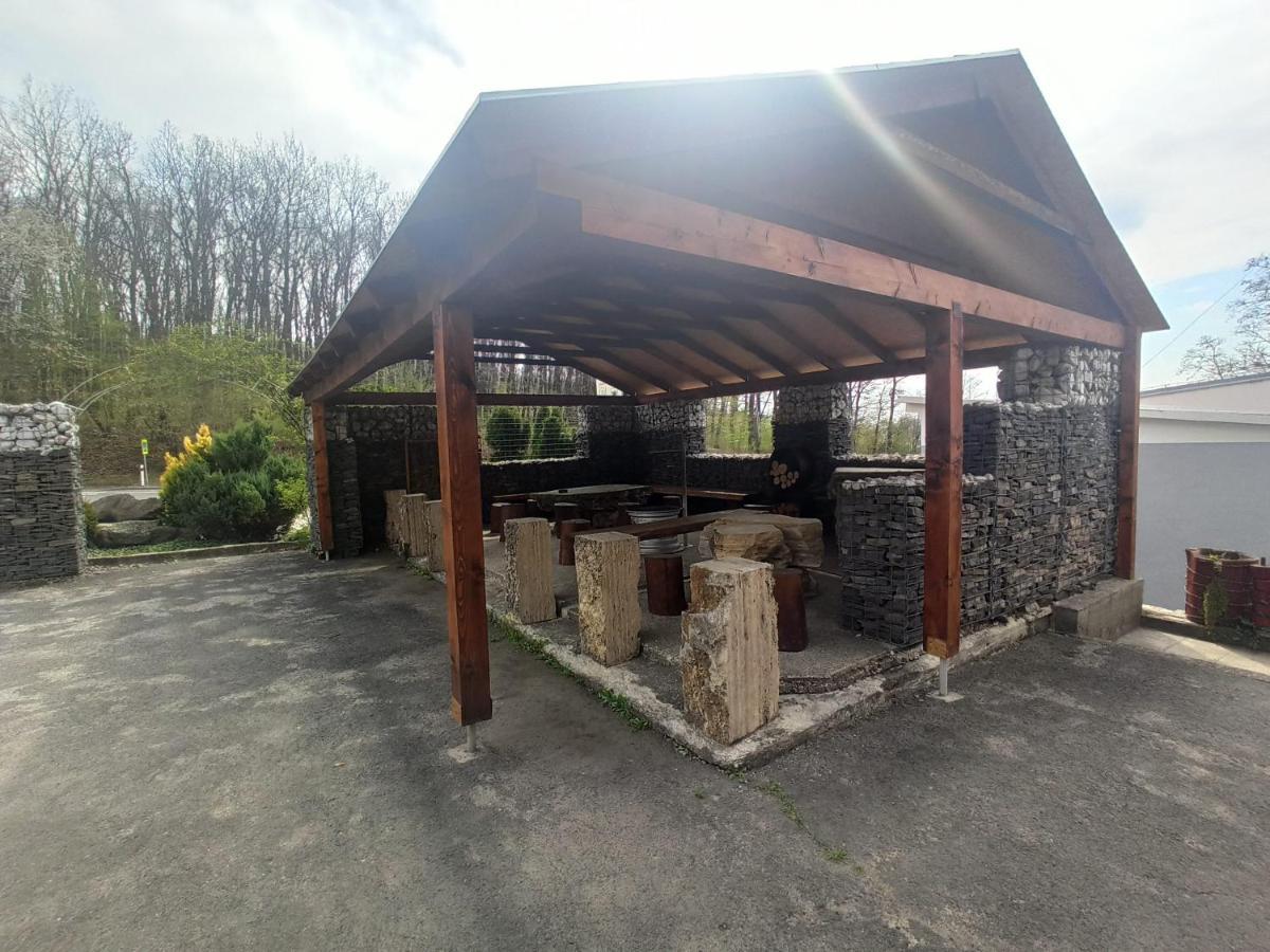 Motel Sofer Volkovce ภายนอก รูปภาพ