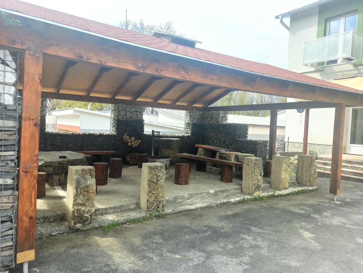 Motel Sofer Volkovce ภายนอก รูปภาพ