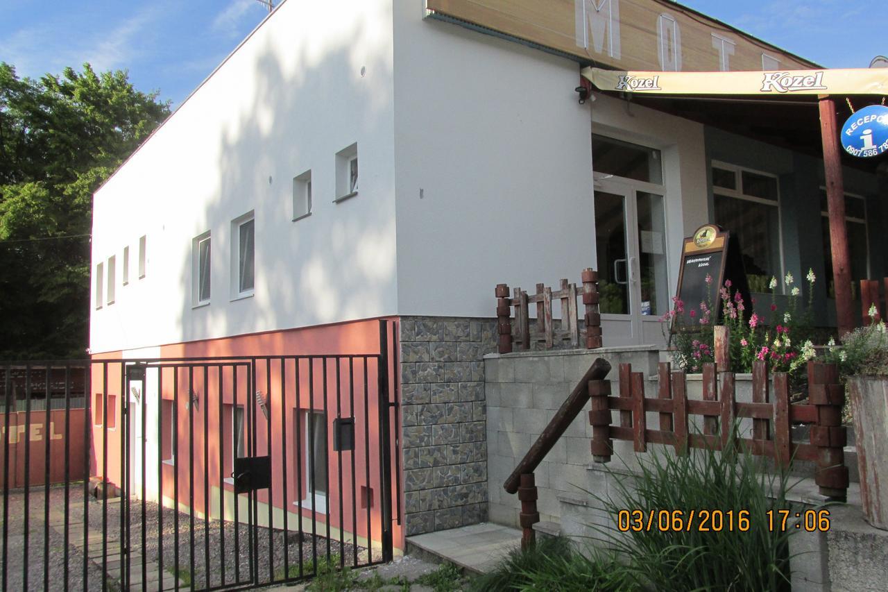 Motel Sofer Volkovce ภายนอก รูปภาพ